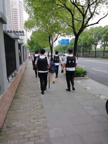 公愤 门卫保安大骂滚出去 上海市建平世纪中学 玉兰路356号 保安门卫过分了啊